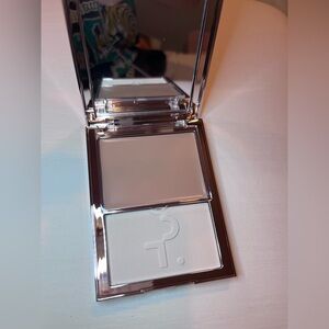 Patrick Ta creme foundation -finishing powder